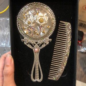 Gift set. Mirror and comb